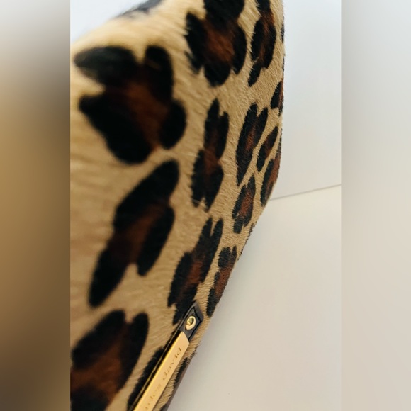 Charles David Cheetah Clutch NWOT, Black contour, snap closure, Logo Dust Bag - Picture 6 of 7